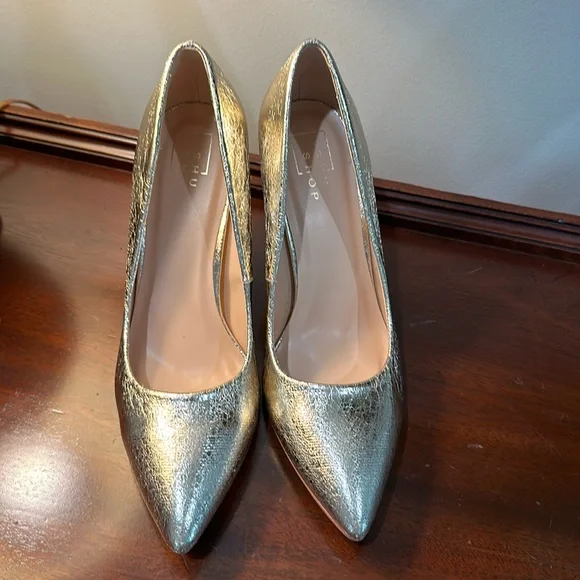 NWOT ShuShop Metallic Gold Lenoir Heels 9 - Picture 1 of 6
